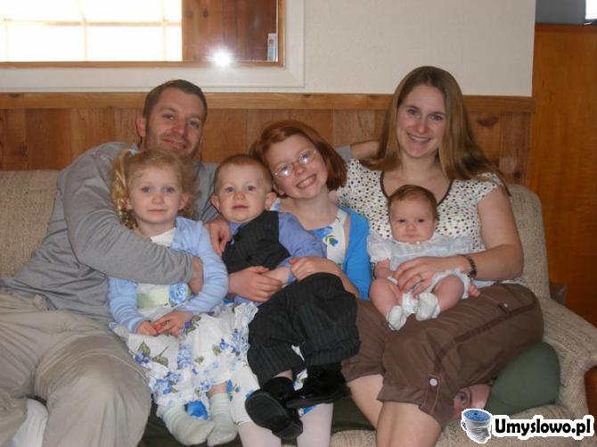 Ile jest osób na zdjęciu rodzinnym ?